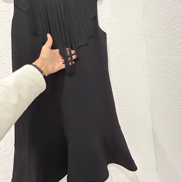 📚DROP⬇️ BCBGMAXAZRIA • Alyn Black
Fringe Trim Flounce Hem
Cocktail Dress • S - Picture 9 of 9